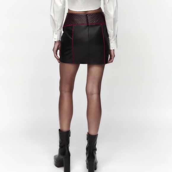 Faux leather skirt mini skirt with pink piping - Picture 10 of 11